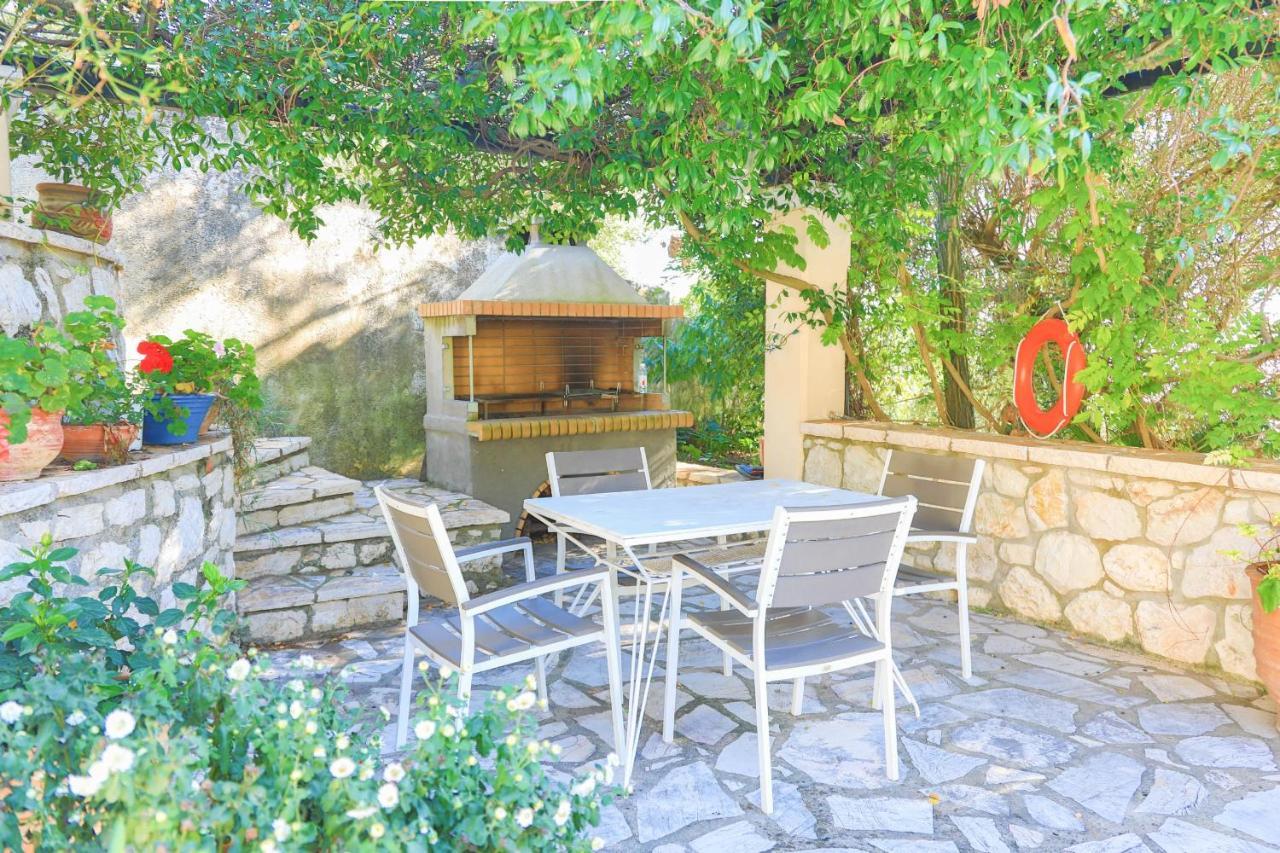 Villa Natasha Katávolos Exterior foto